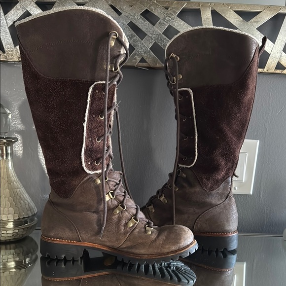 Timberland Brown Lace-Up Boots - Picture 6 of 11